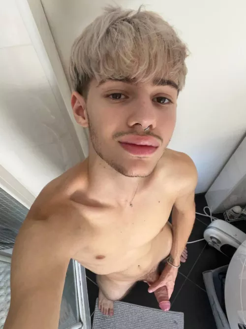 This alpha is ready to breed😈