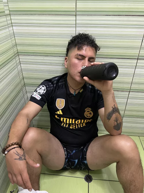 This bulge is tired from todays training haha. Would you like to give it a massage? Haha 