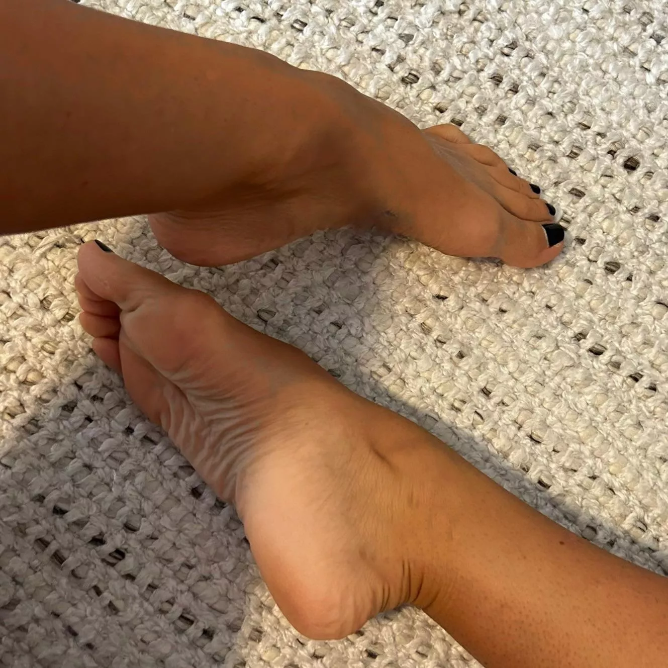 Toes and Soles 🦶🏼🖤 which view is your favorite?! 
