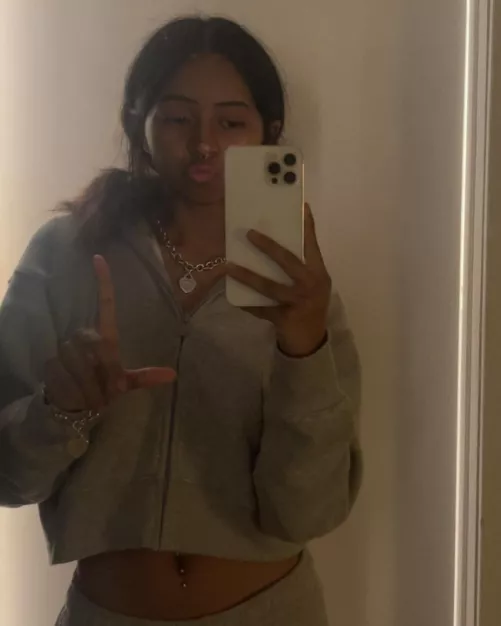 try satisfying a girl by sending💌