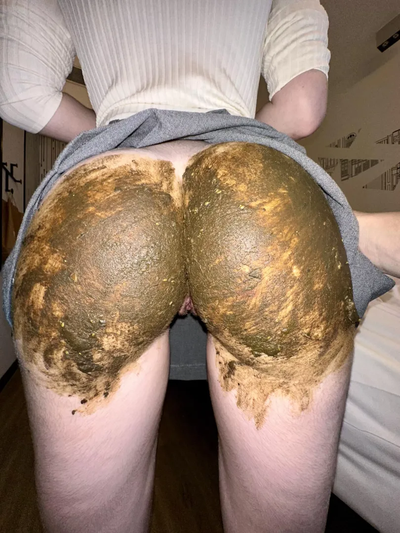 Walk like this around the street lol would u lick my ass? 💩🤭