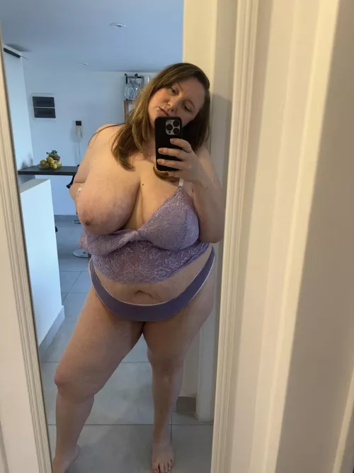 what's the first thing you’d do if I was in your bed?