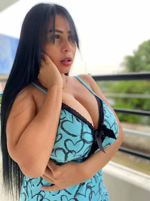 Which country has the hottest latina boobs?