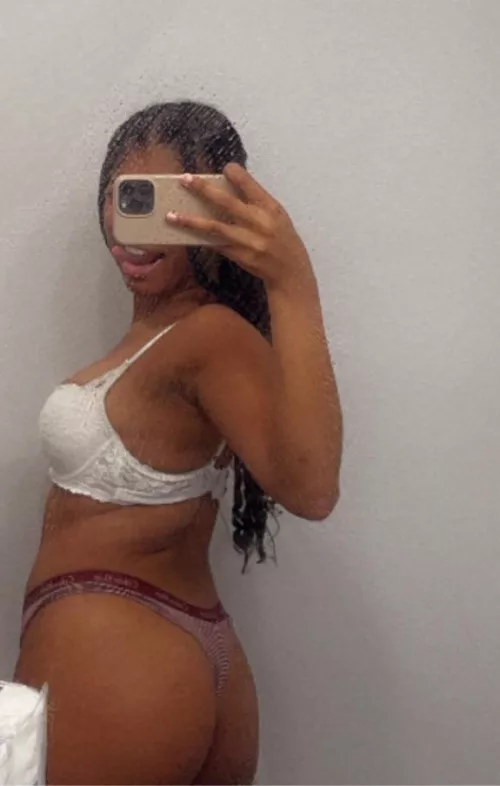 Who wants to be madames next play thing?😋