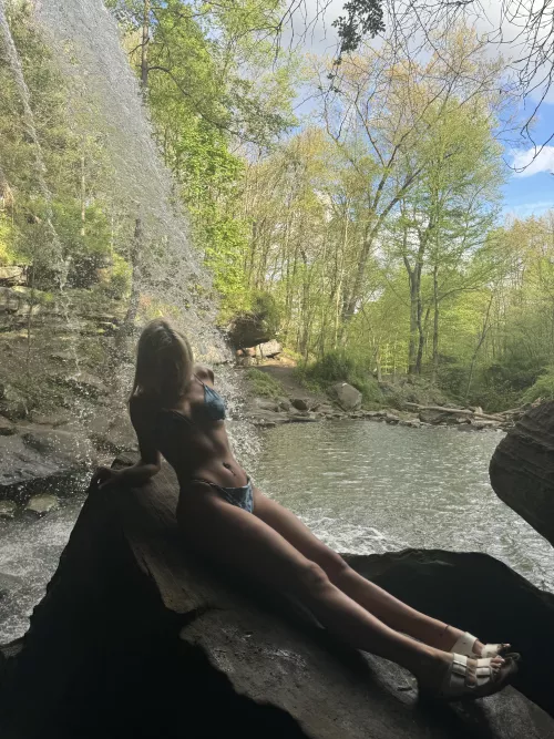 Who wants to see me dress up