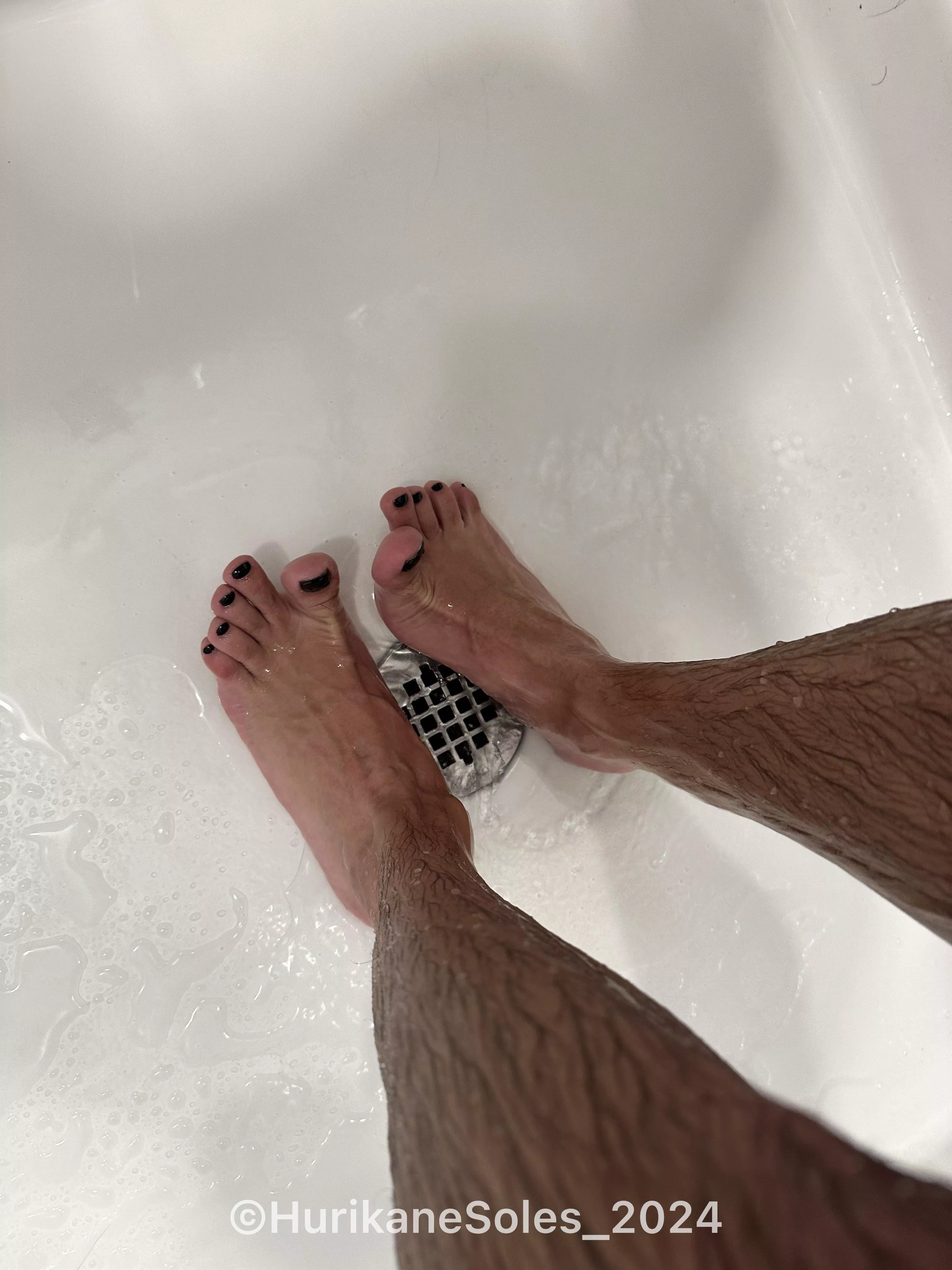 Who wants to wash my legs and feet for me?🧼
