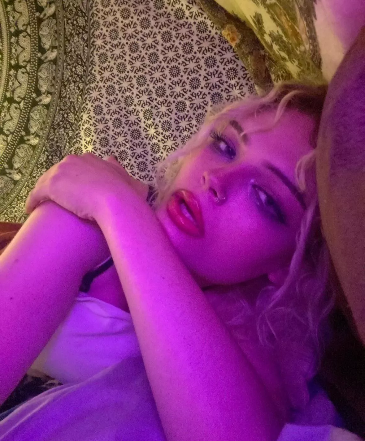 Who’s a weak loser for bratty doms