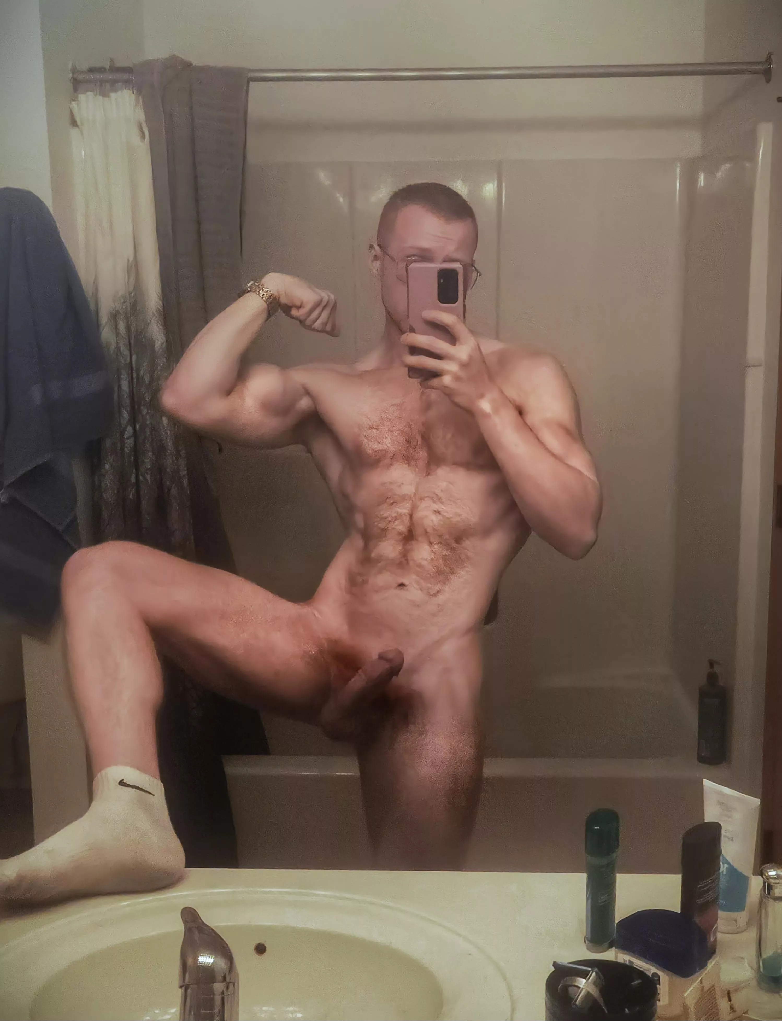 Woke up hard asf, who's trying to releive my morning wood? 