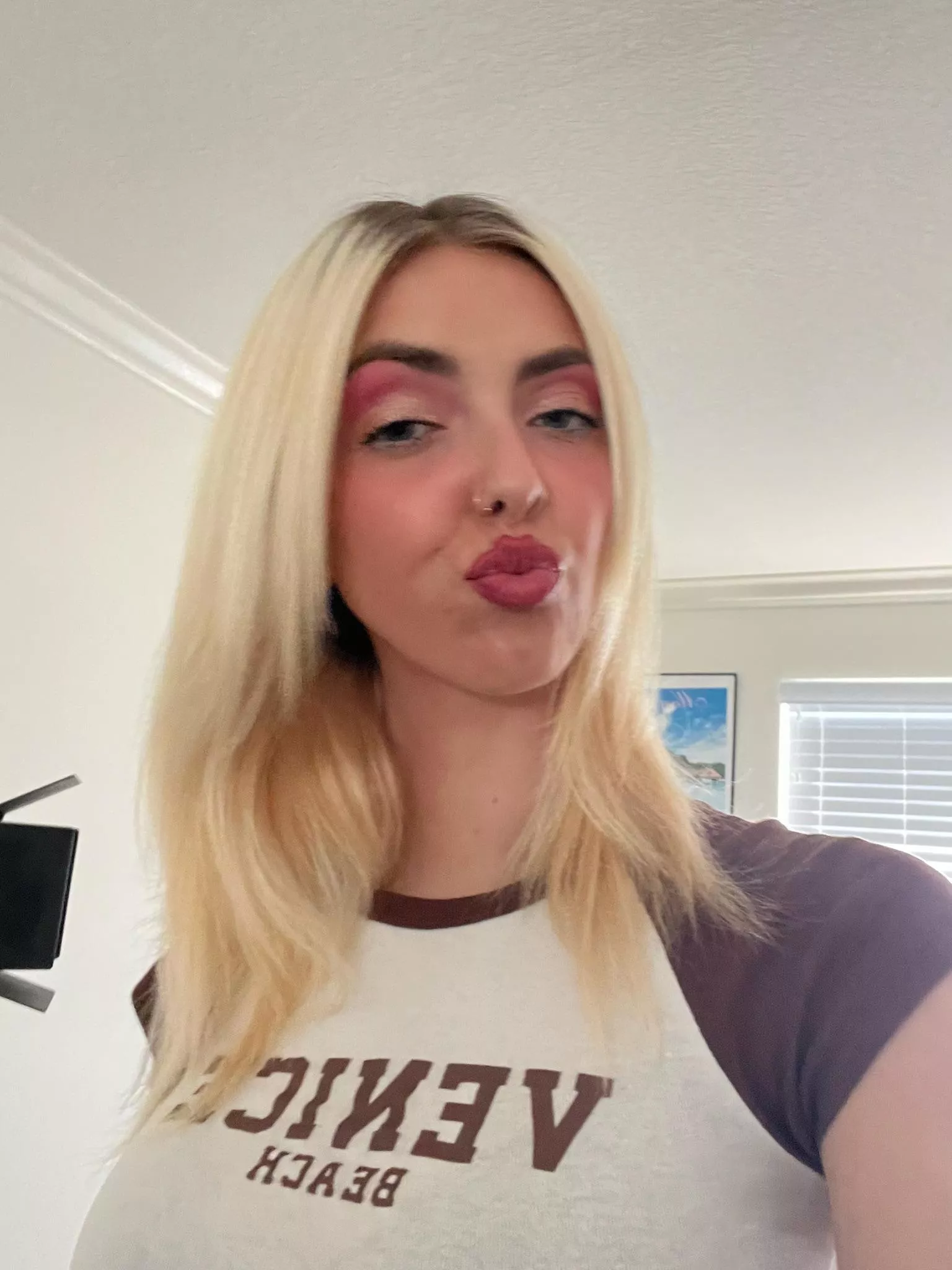 You like you cock wrapped in red? 🫦