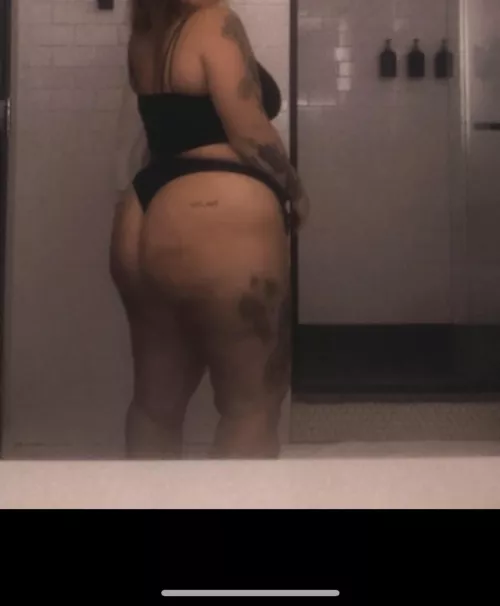 Your favorite west Michigan lake town girly 🧡