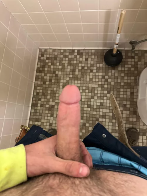 18m looking for a milf?? can anyone help me