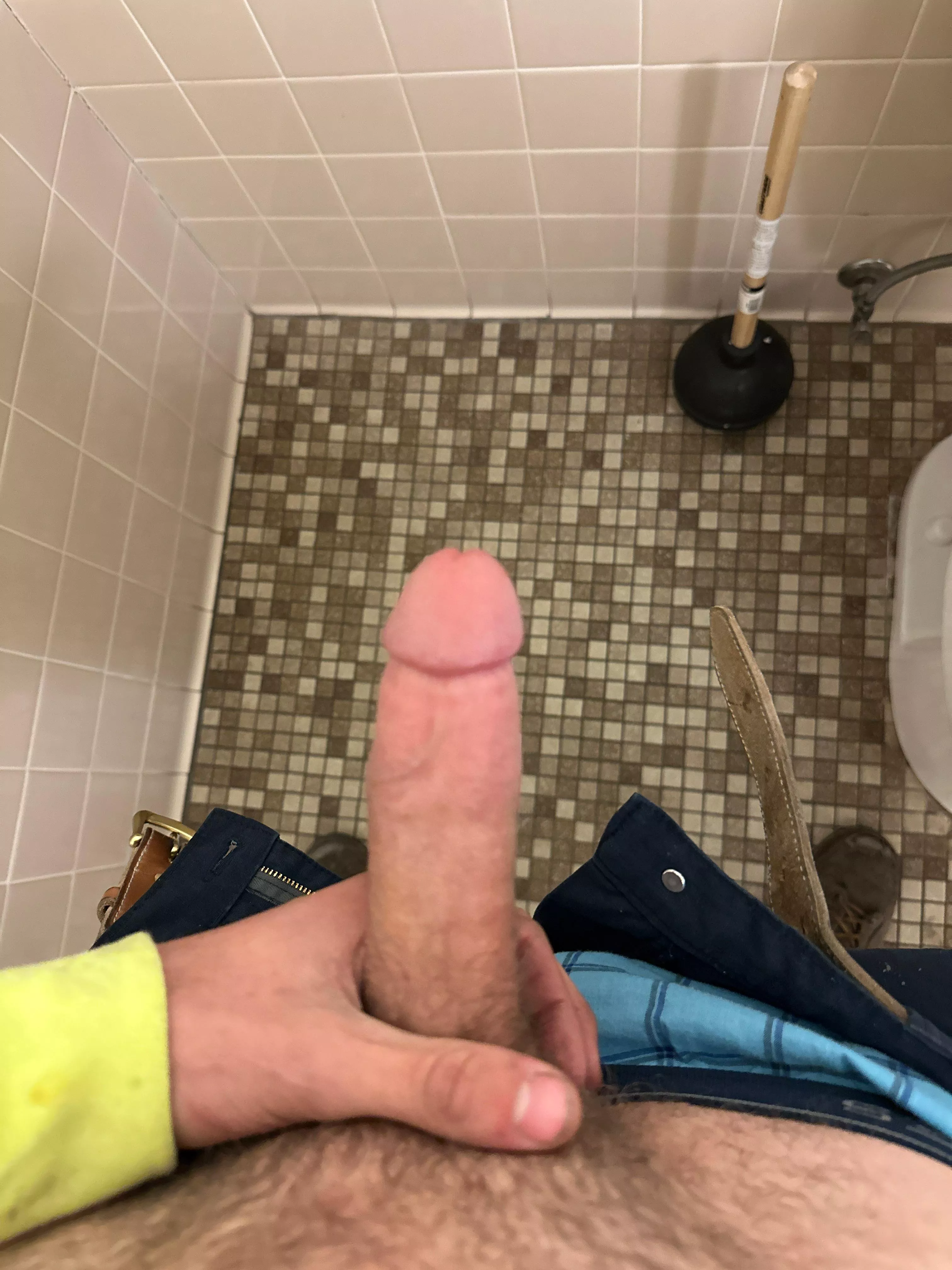 18m looking for a milf?? can anyone help me