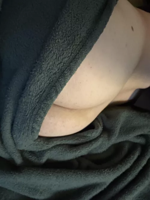 18m4m looking 2 suck sum1s dck omw thru salem tn!! :)