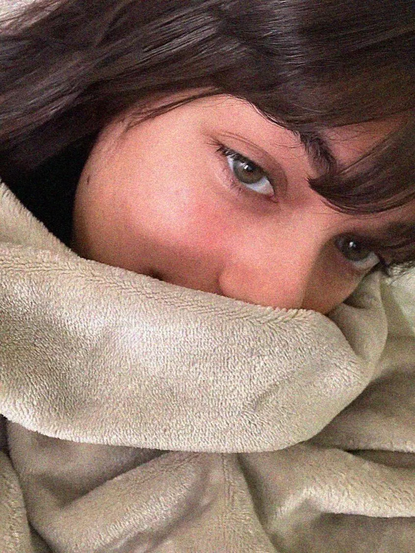 19 F4M Feeling coldd.. care to warm me up?