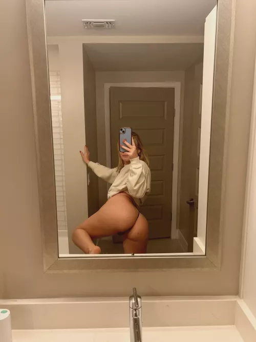 19 [F4M] who wants to smoke me out?