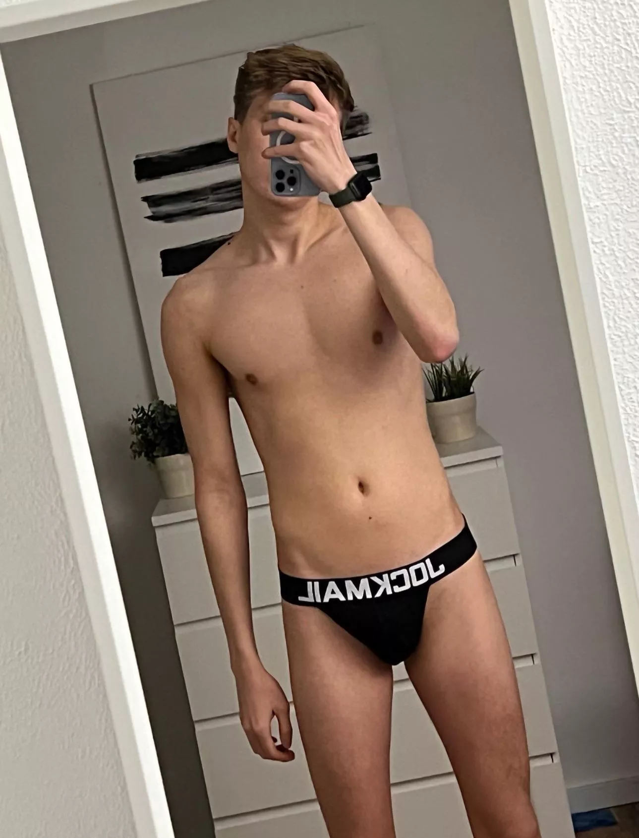 [19] Jocks in the gym ?