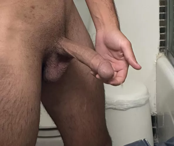 2 hung fit guys looking to spit roast a gal 😈