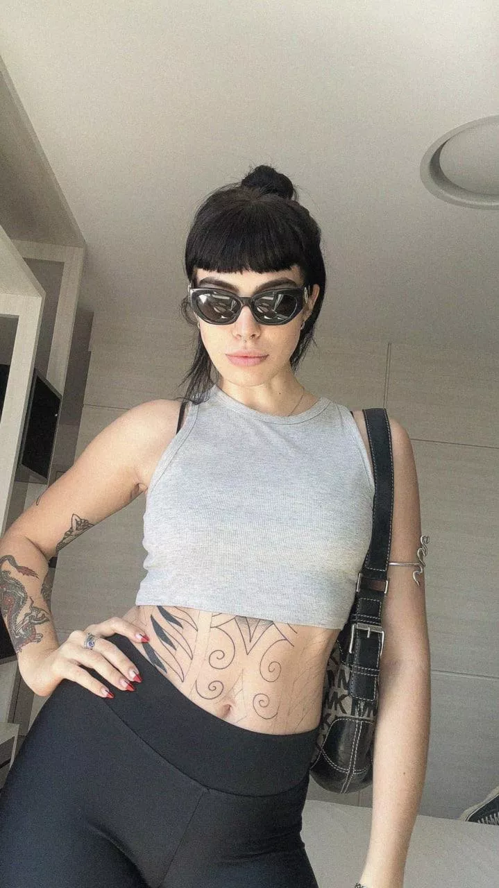 23[F4M] looking for fun, something daring, and maybe a little bit forbidden..