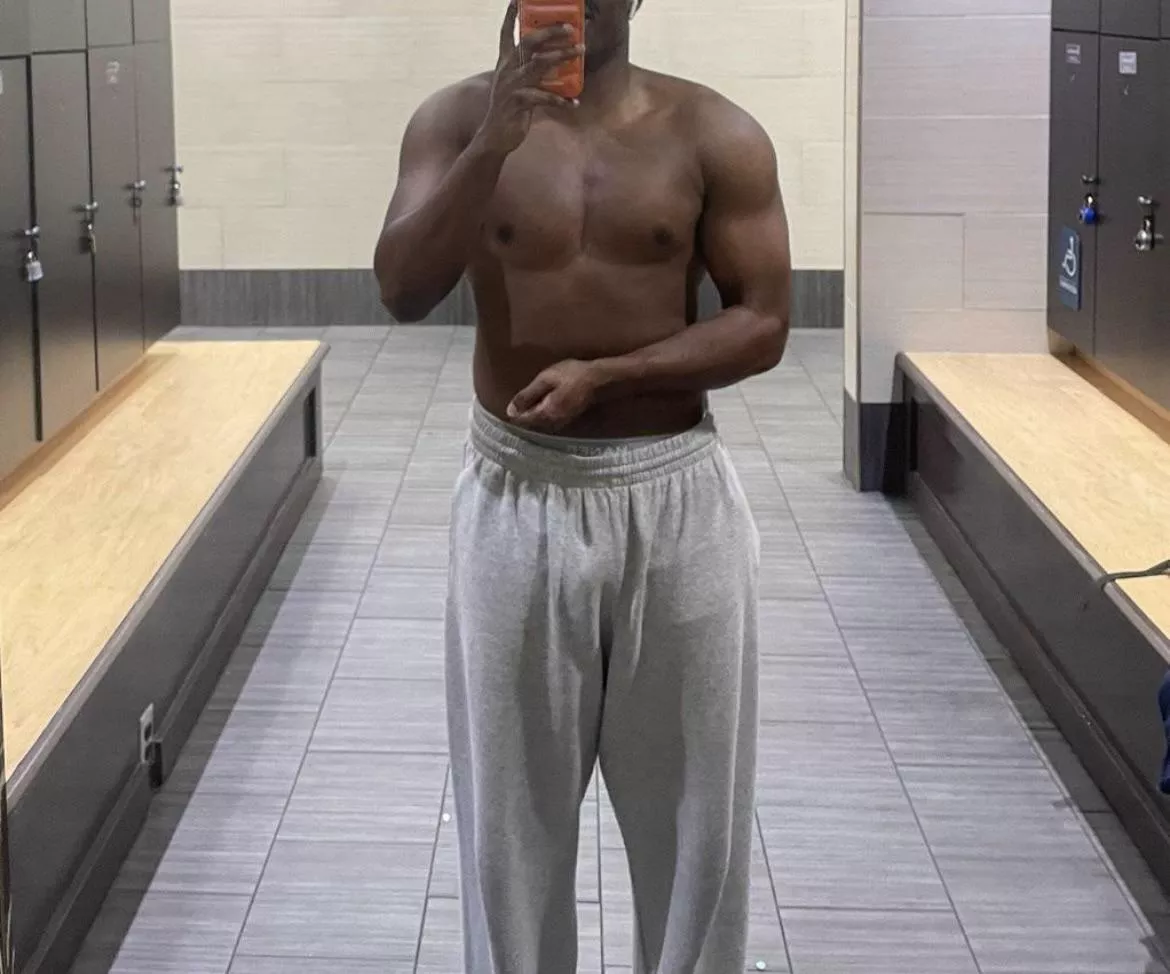 25 handsome bbc looking for tonight