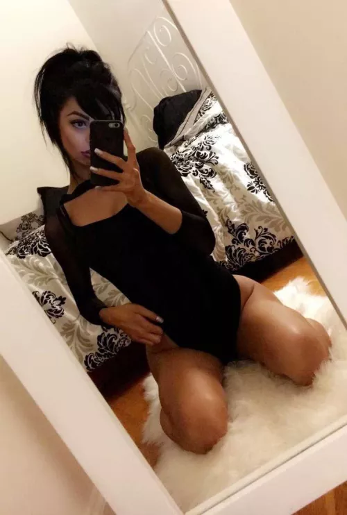 28 [F4M] Come get what you need Tele: @SideThxt