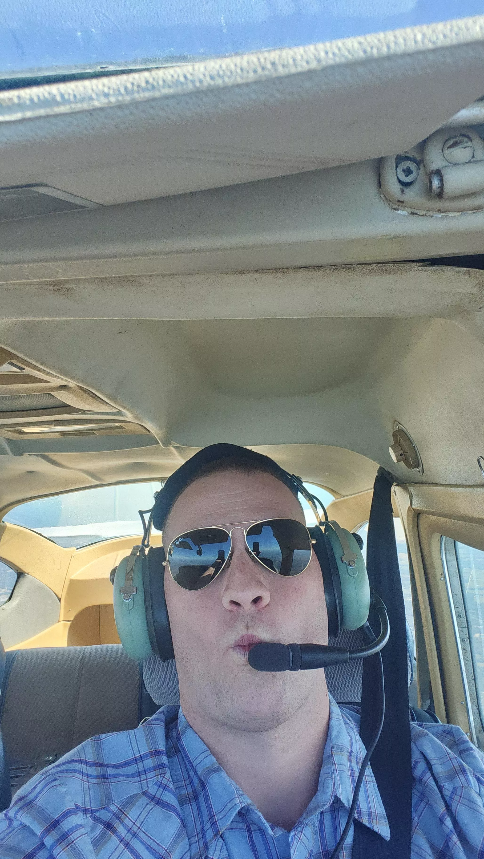 30 [M4F] flying to Dallas now let's meet. See other posts on profile from today