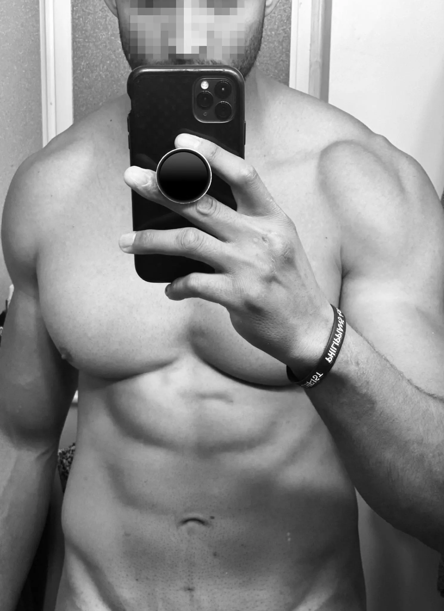 30 [M4MF][M4F] #Fort Lauderdale - 6’6” 240lbs athletic male. Experienced in the LS. Looking for couples or single women.