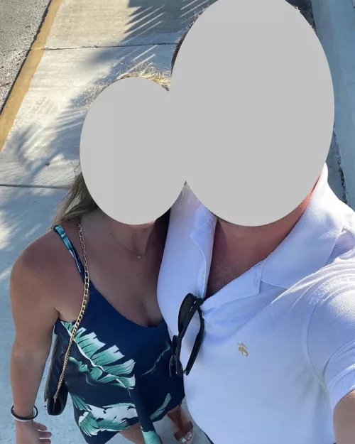 [35/35] [MF4F][Maryland/DC/Virginia] Hot couple looking for a single female for a fwb for hubby and to join us in threesomes occasionally 