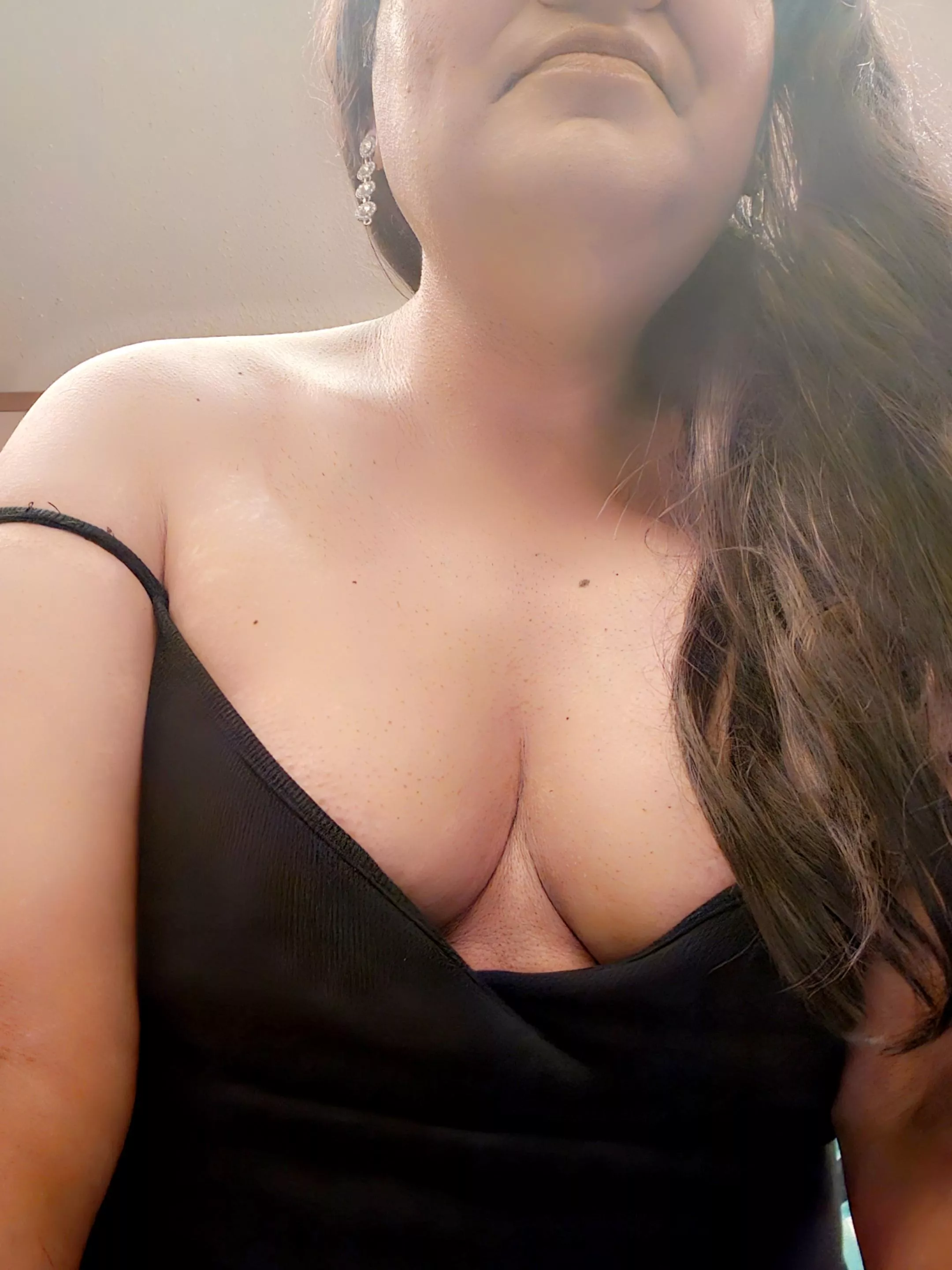 [38] Latina Cd looking to suck and deep throat a big dick tonight. I Host in the New Caney/Kingwood area HMU