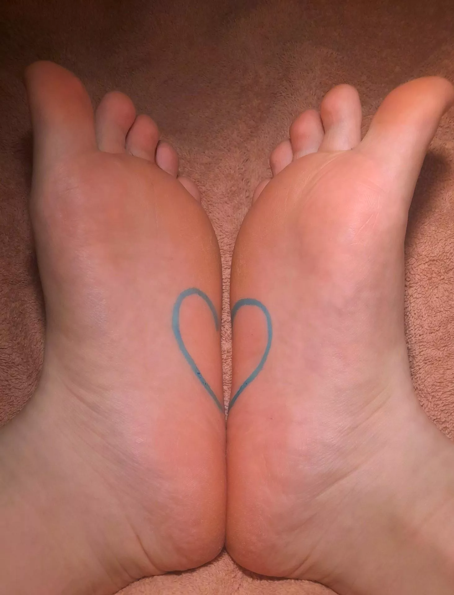 A cute heart on some cute feet ♡