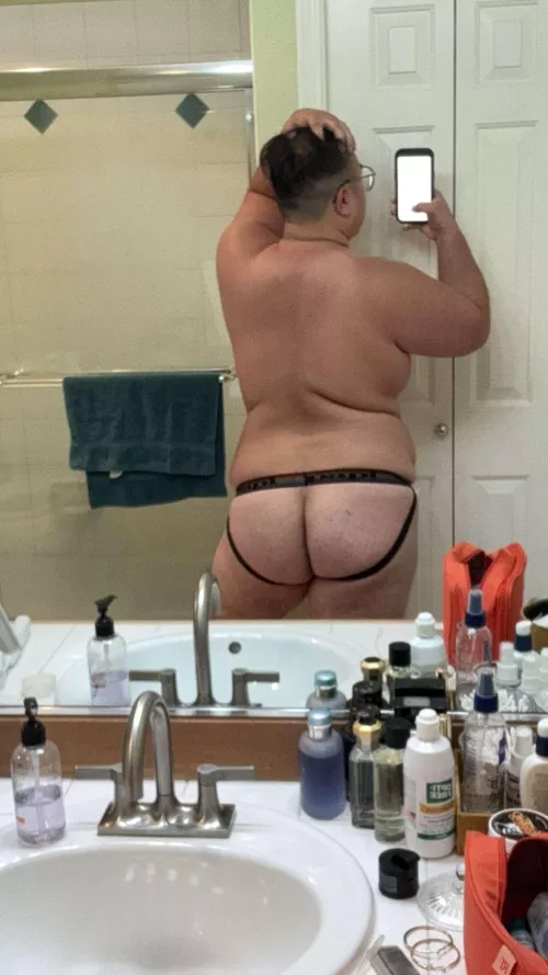 a little booty, as a treat 😘