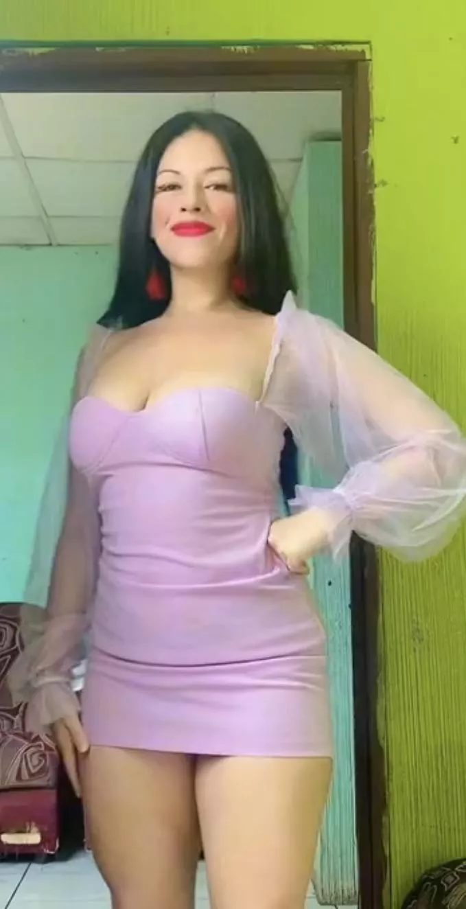 Alguien desea verla desnuda ? 