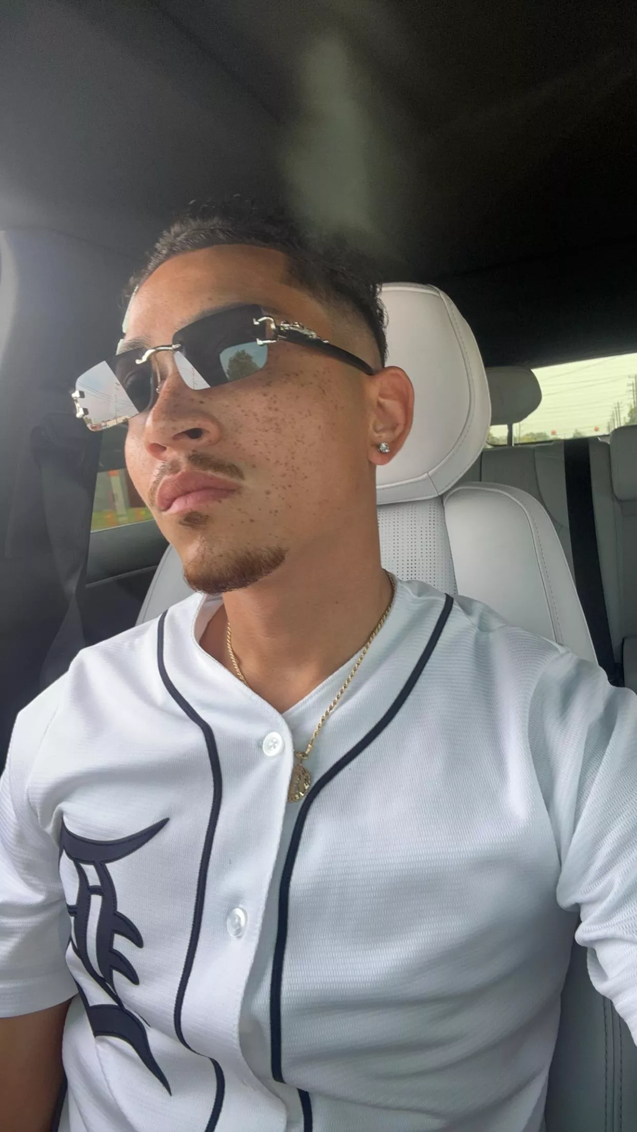 Any older chicas down to just chat? Drop ur Snapchat 😏