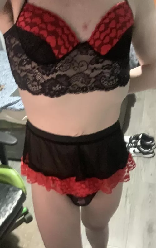 Any straight guys wanna have a sissy gf ? 😇💕