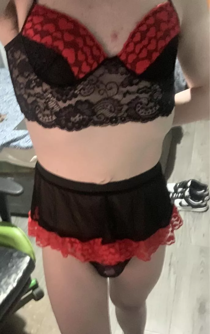Any straight guys wanna have a sissy gf ? 😇💕