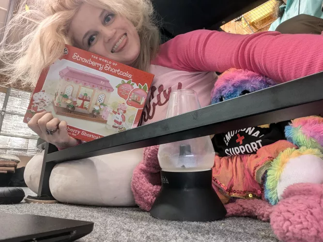 Anyone else an under the desk little?