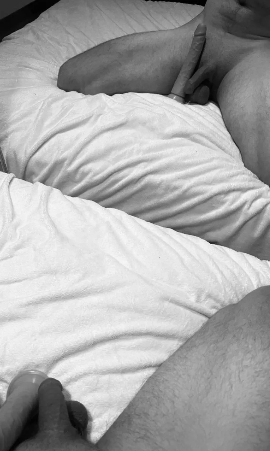 Anyone still up? DM me (33)