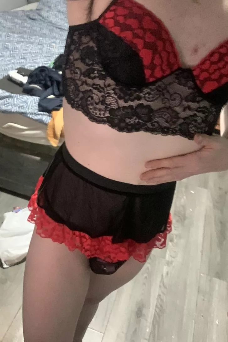 Can you spot my little pink cage ? 😇💕