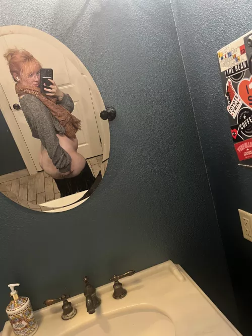 Catch a pawg studying 🫣