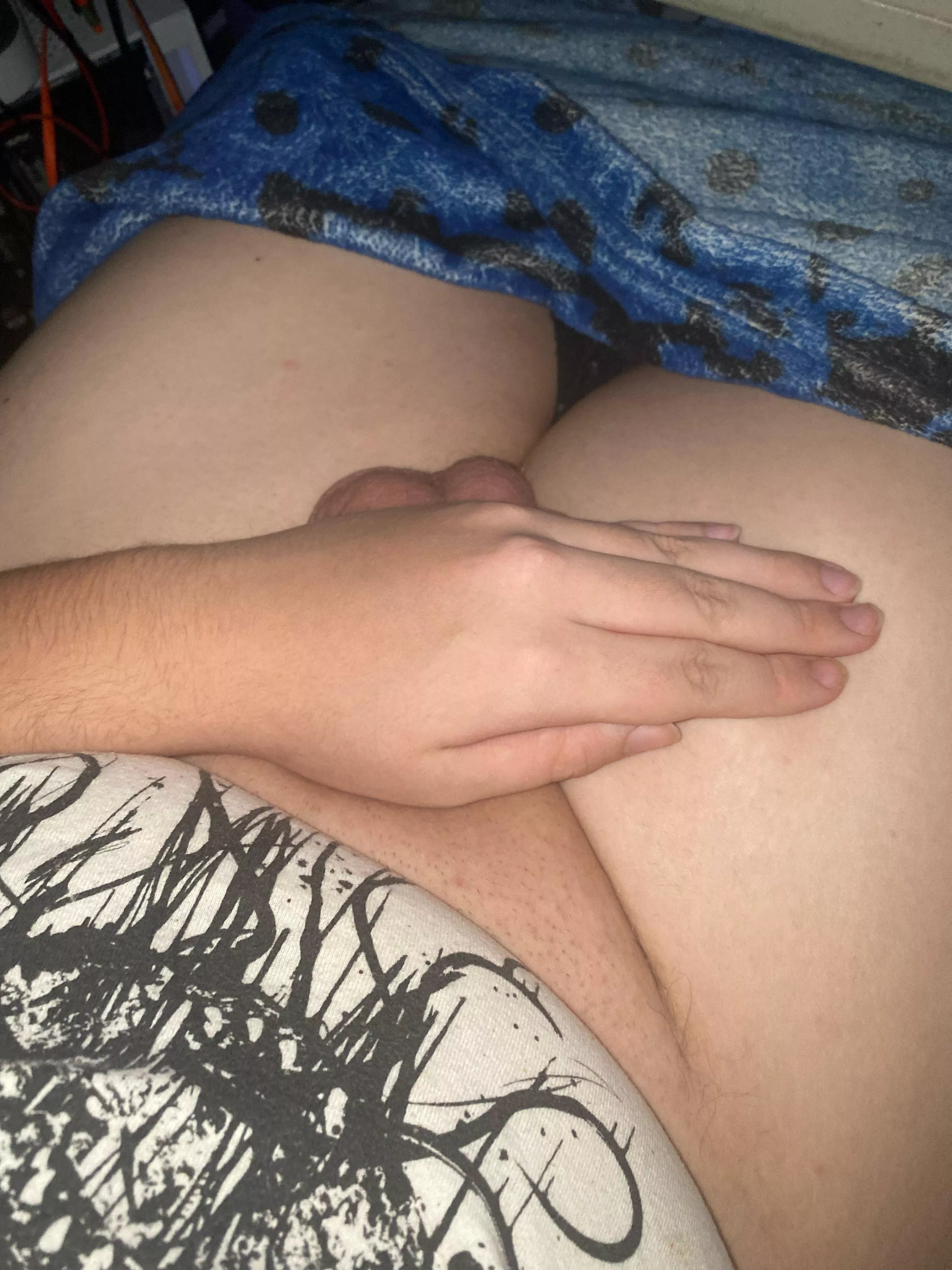 Clean shaven thick legs and clitty for mommy’s!!❤️😘🫦