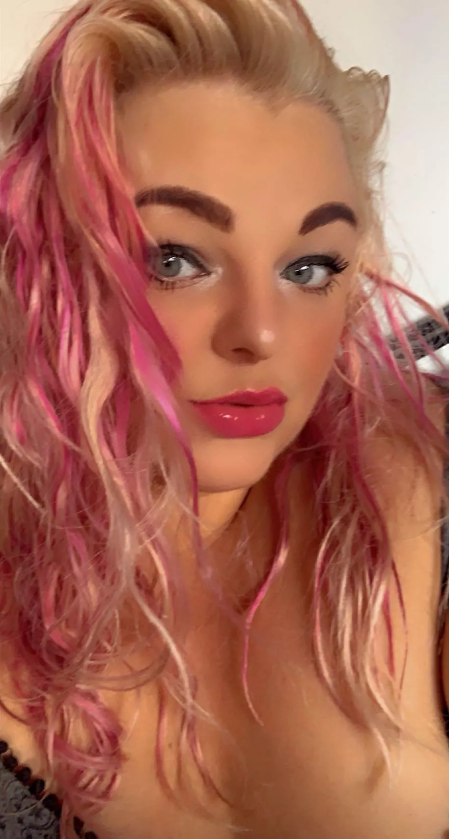 Come on you little loser get on your knees and beg for goddess 