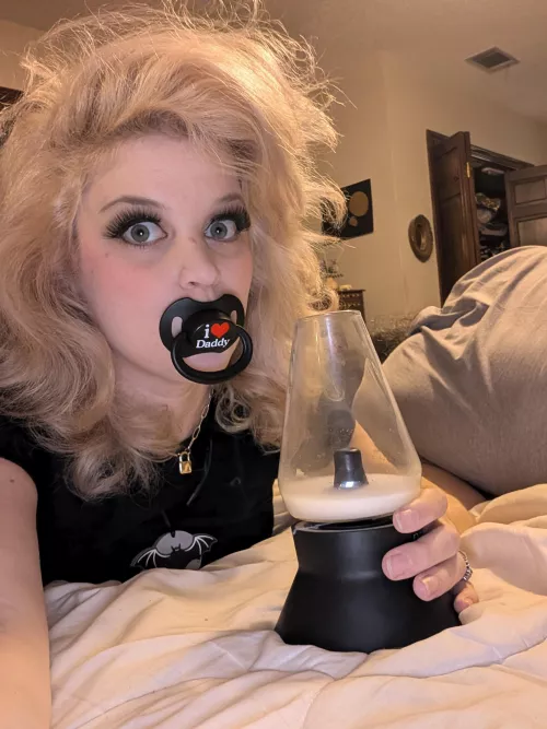 Daddy said I can decorate the vaporizer like a paci. I'm so stinking excited. 