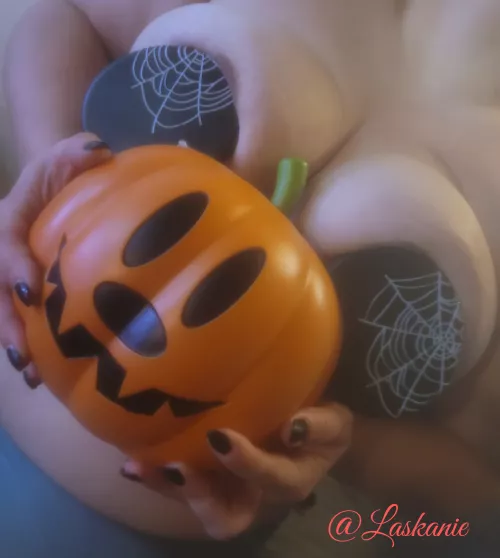 Des nichons ou un sort ?