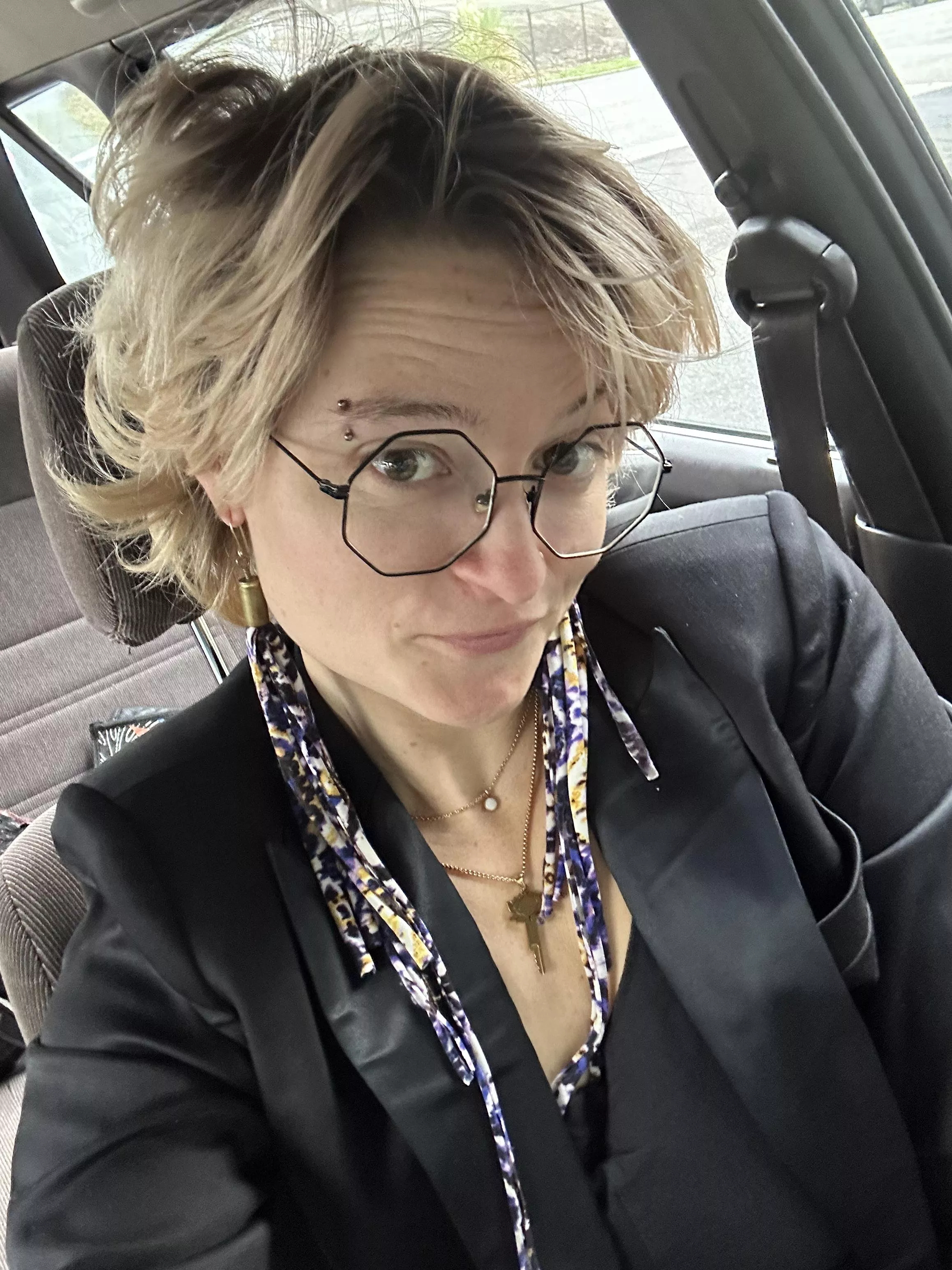 Did I fuck a Redditor in my car in the parking lot of a coffee shop before I headed into work while I left my caged hubby at home? Maaaaayyybbeee