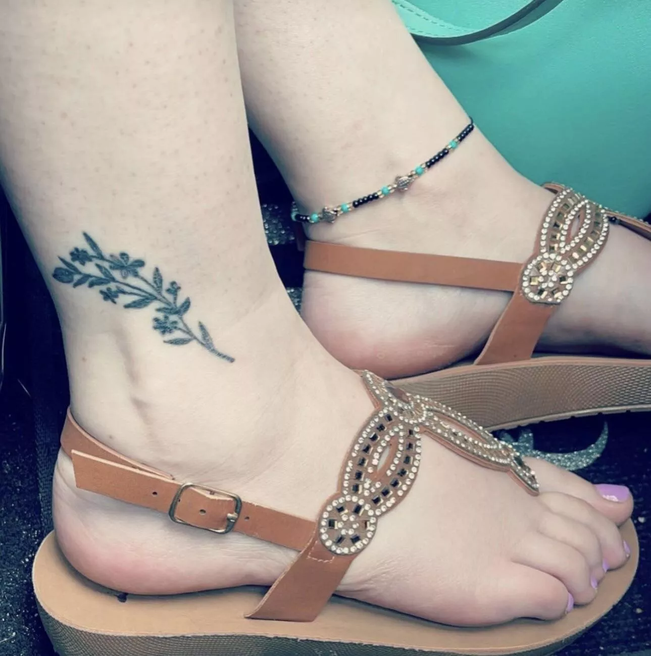 Do you like my feet? 