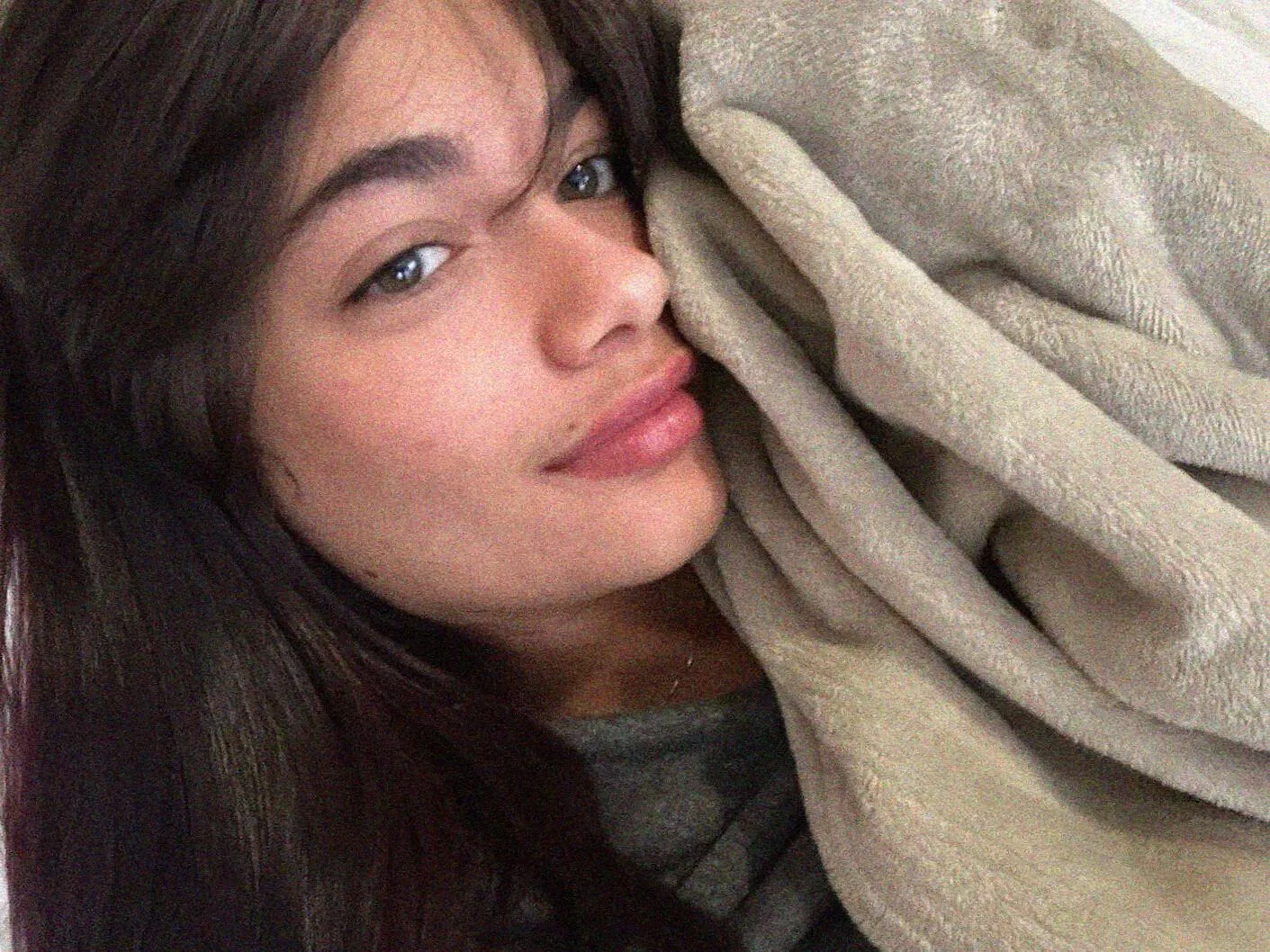 F19 [F4M] Feeling cold.. who's up to keep me warm?