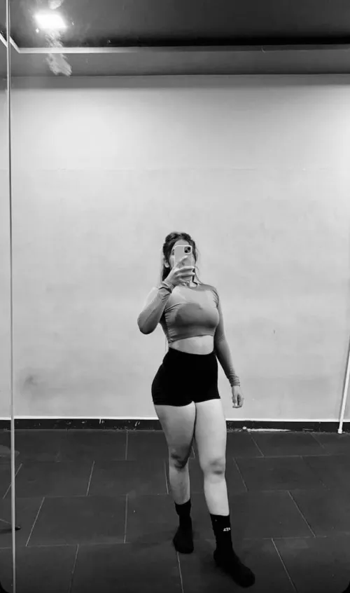 F22 Corporate Girly: “Sexappeal: The ability to drive someone crazy without touching them 👀”