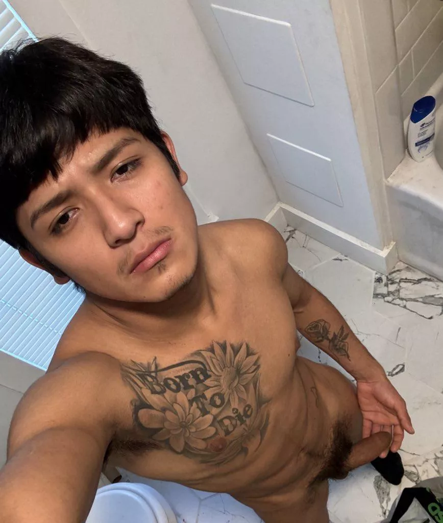 Gm ;) who’s joining me in the shower? (20)