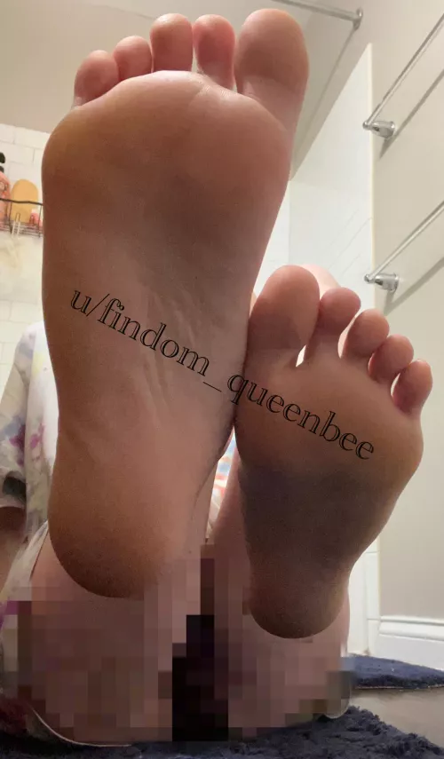 got paid to get a spa day with my bf… wouldn’t you love to see us get our toes done? 🤭