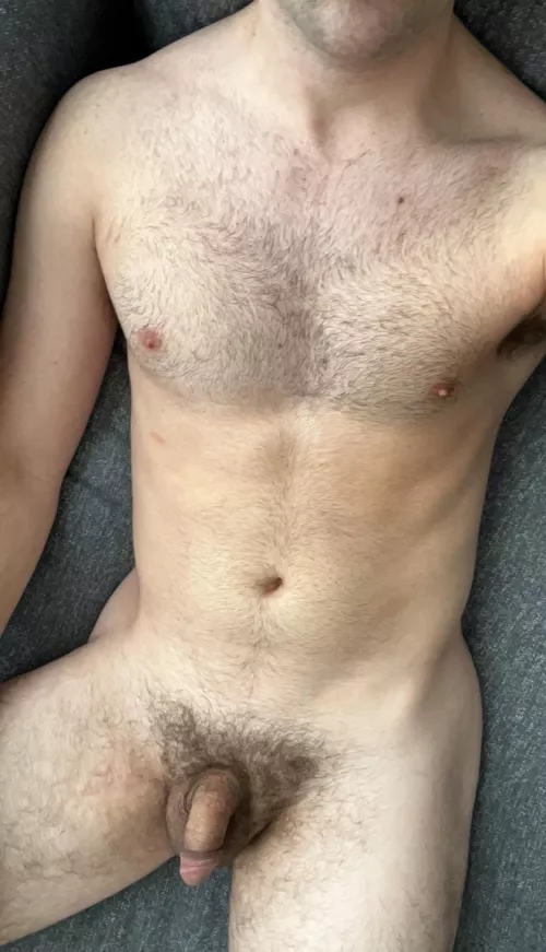 Guys with real cocks hmu so I can worship you