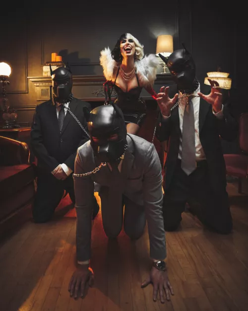 Halloween countdown starts now !! Here I am as Cruella De Ville [f] 6’1